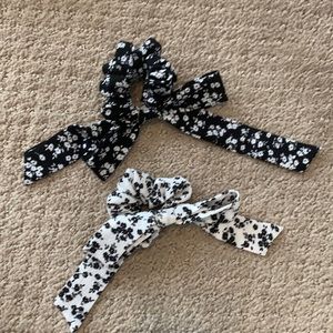 Floral black and white hair ties